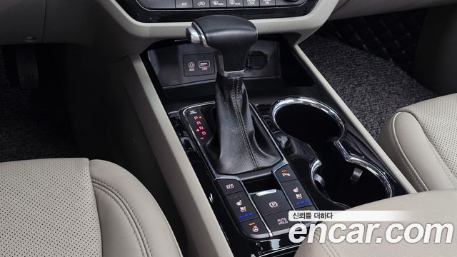 Kia Carnival 7-Seater Limousine VIP 2019 — фото 9