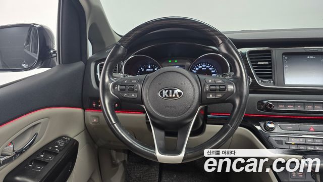 Kia Carnival 7-Seater Limousine VIP 2019 — фото 16
