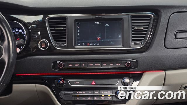 Kia Carnival 7-Seater Limousine VIP 2019 — фото 17