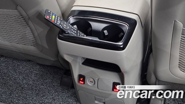 Kia Carnival 7-Seater Limousine VIP 2019 — фото 20