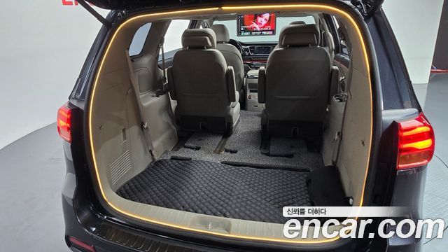 Kia Carnival 7-Seater Limousine VIP 2019 — фото 23