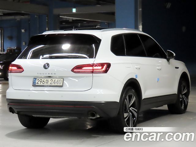 Volkswagen Touareg (III) 3.0 TDI Premium 2021 — фото 2
