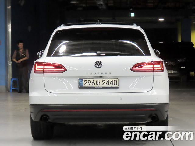 Volkswagen Touareg (III) 3.0 TDI Premium 2021 — фото 4