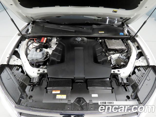 Volkswagen Touareg (III) 3.0 TDI Premium 2021 — фото 6