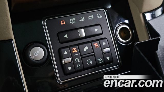 Land Rover Discovery 4 3.0 SDV6 SE 2016 — фото 17