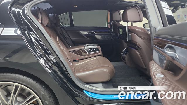 BMW 7 Series (G11) 750Li xDrive Design Pure Excellence 2020 — фото 15