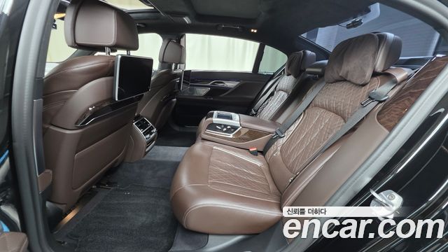 BMW 7 Series (G11) 750Li xDrive Design Pure Excellence 2020 — фото 17