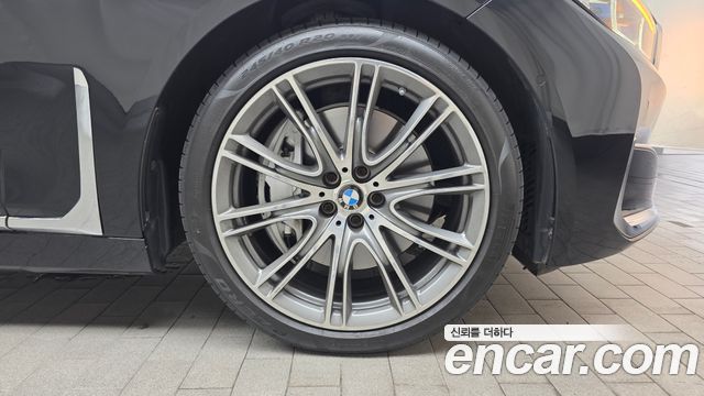 BMW 7 Series (G11) 750Li xDrive Design Pure Excellence 2020 — фото 27