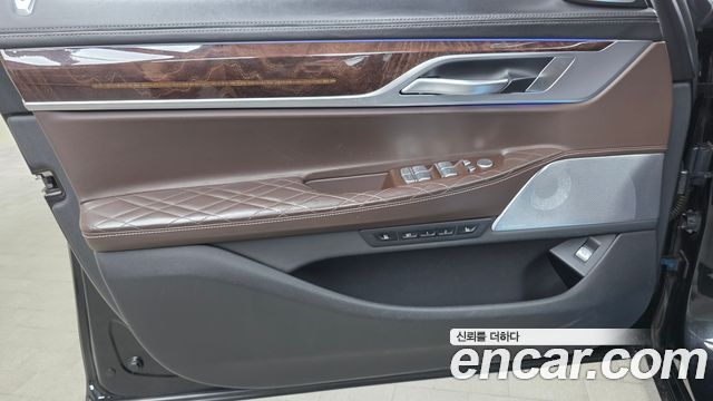 BMW 7 Series (G11) 750Li xDrive Design Pure Excellence 2020 — фото 30