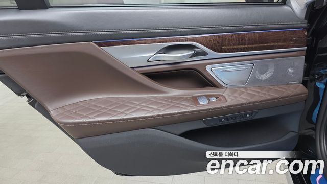 BMW 7 Series (G11) 750Li xDrive Design Pure Excellence 2020 — фото 31