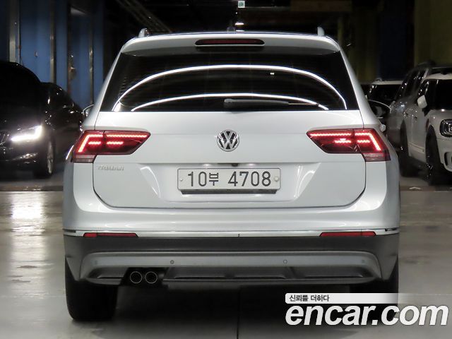 Volkswagen Tiguan (II) 2.0 TDI Premium 2018 — фото 4