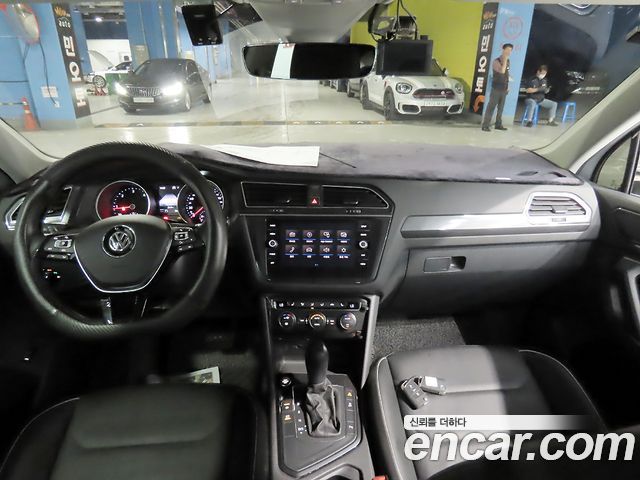 Volkswagen Tiguan (II) 2.0 TDI Premium 2018 — фото 7