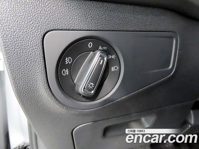 Volkswagen Tiguan (II) 2.0 TDI Premium 2018 — фото 17