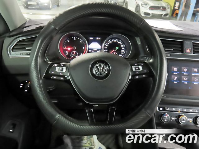 Volkswagen Tiguan (II) 2.0 TDI Premium 2018 — фото 18