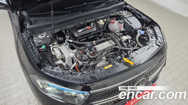 Mercedes-Benz EQB (X243) EQB300 4MATIC AMG Line 2023 — фото 6