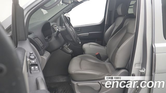 Hyundai Grand Starex Van 3-Seater Smart 2021 — фото 10