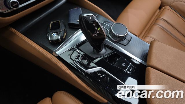 BMW 5 Series (G30) 520i M Sport 2023 — фото 9