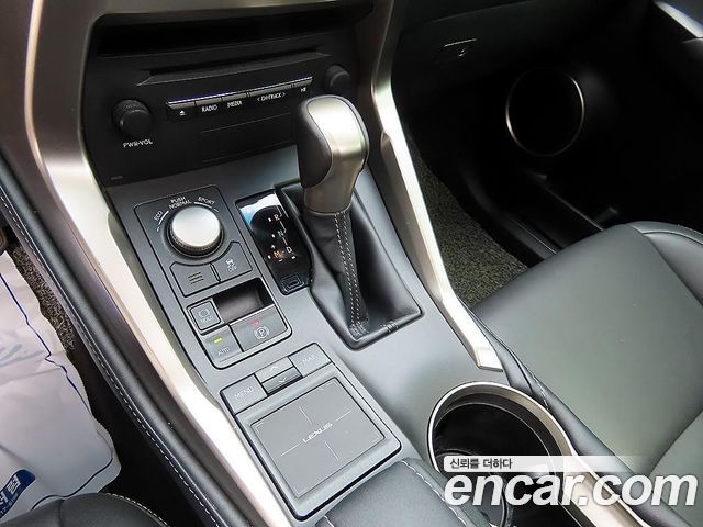 Lexus NX200t Supreme 2016 — фото 10