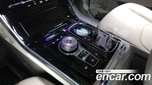 Kia Carnival (IV) Gasoline 4-Seater Hi-Limousine Signature 2023 — фото 9