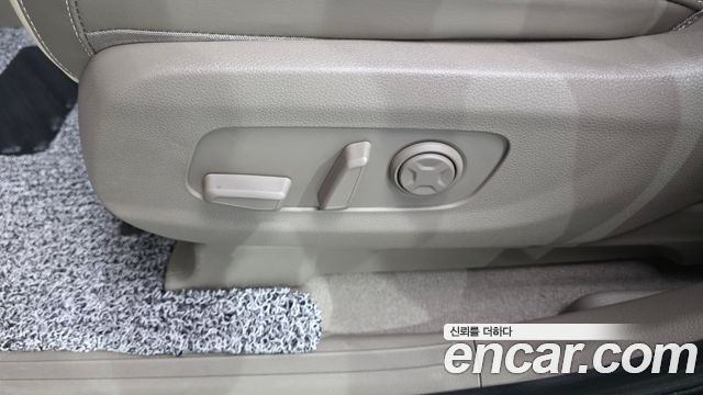 Kia Carnival (IV) Gasoline 4-Seater Hi-Limousine Signature 2023 — фото 36