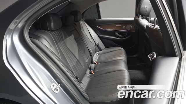 Mercedes-Benz E-Class (W213) E300 4MATIC Exclusive 2019 — фото 16