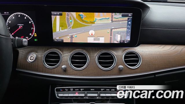 Mercedes-Benz E-Class (W213) E300 4MATIC Exclusive 2019 — фото 17