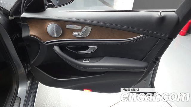 Mercedes-Benz E-Class (W213) E300 4MATIC Exclusive 2019 — фото 29