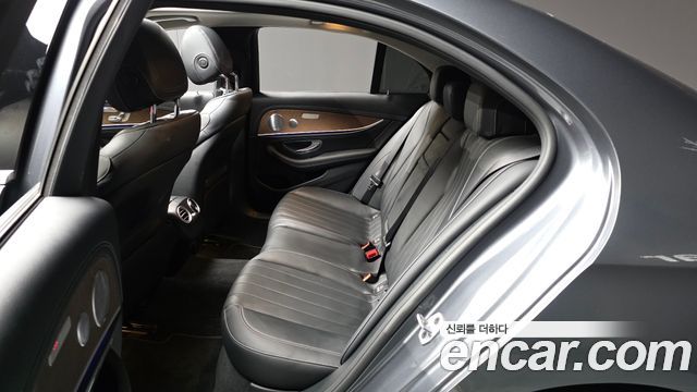 Mercedes-Benz E-Class (W213) E300 4MATIC Exclusive 2019 — фото 31