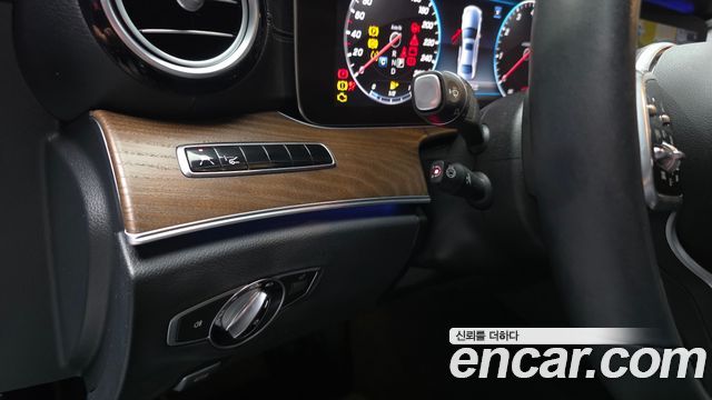 Mercedes-Benz E-Class (W213) E300 4MATIC Exclusive 2019 — фото 33