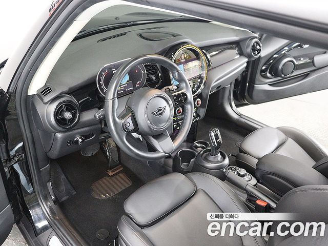 MINI Cooper Classic Plus 3rd 2023 — фото 18