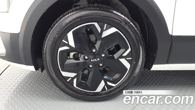 Kia Niro EV Air 2023 — фото 5