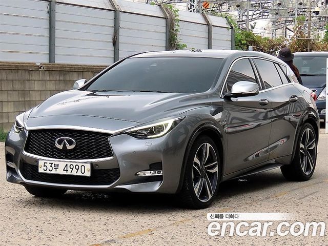 Infiniti Q30 2.0 Premium City Black 2018 — фото 2