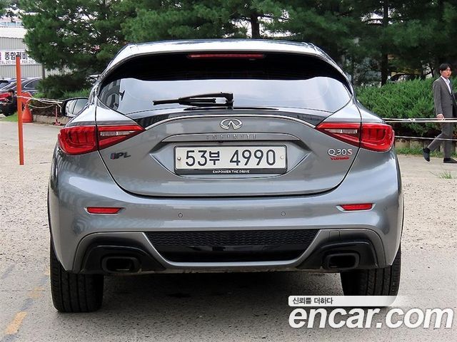 Infiniti Q30 2.0 Premium City Black 2018 — фото 4