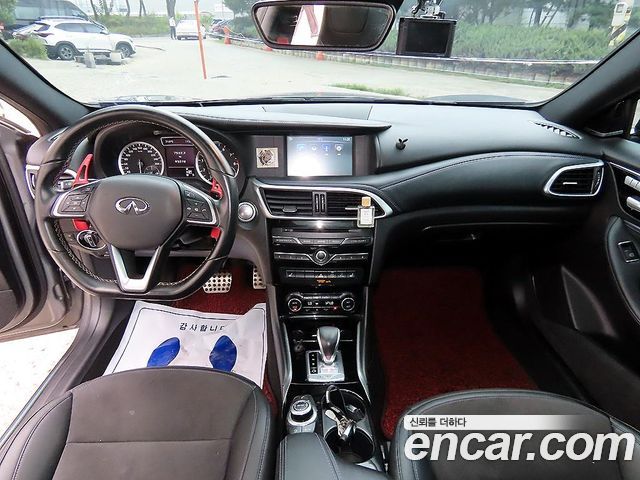 Infiniti Q30 2.0 Premium City Black 2018 — фото 6