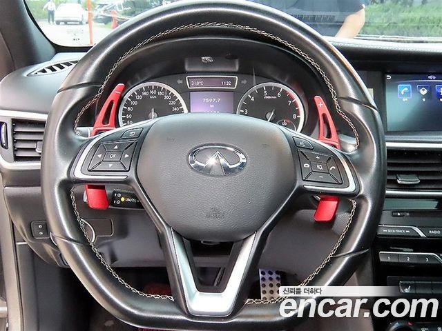 Infiniti Q30 2.0 Premium City Black 2018 — фото 7