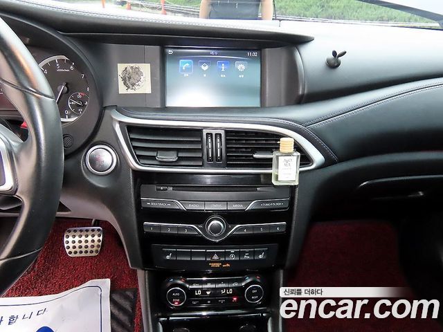 Infiniti Q30 2.0 Premium City Black 2018 — фото 18