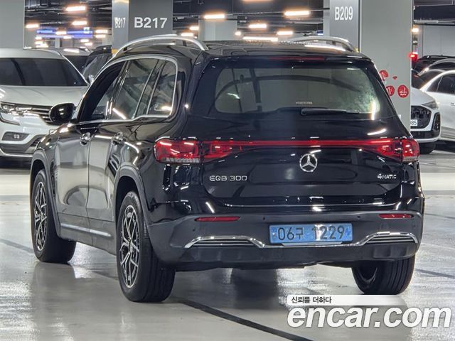 Mercedes-Benz EQB (X243) EQB300 4MATIC AMG Line 2023 — фото 3
