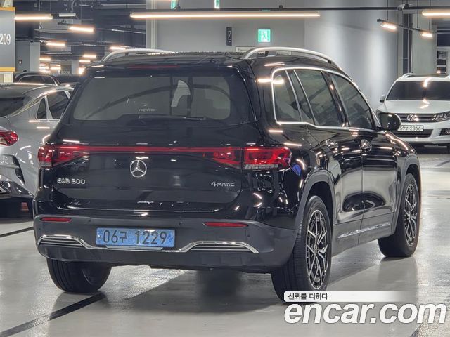Mercedes-Benz EQB (X243) EQB300 4MATIC AMG Line 2023 — фото 4