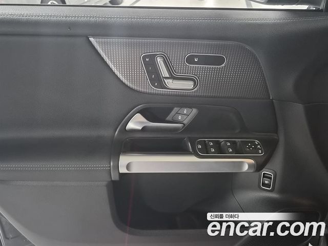 Mercedes-Benz EQB (X243) EQB300 4MATIC AMG Line 2023 — фото 9