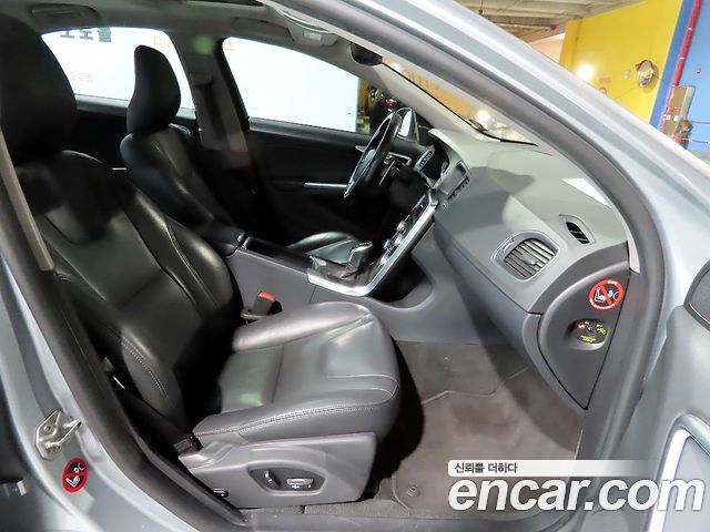 Volvo S60 D2 2nd 2015 — фото 8