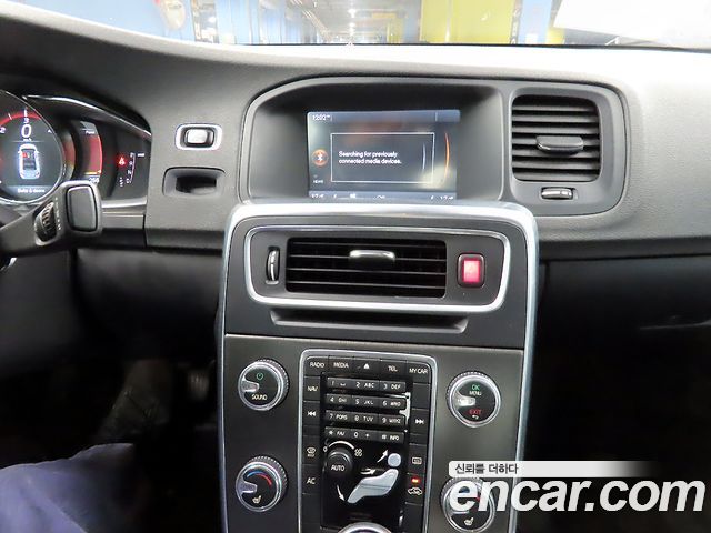 Volvo S60 D2 2nd 2015 — фото 16