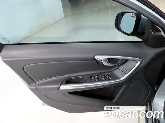 Volvo S60 D2 2nd 2015 — фото 18