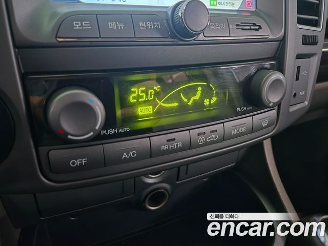 KG Mobility (SsangYong) Korando Turismo 4WD GT 11-seater 2014 — фото 17