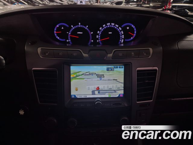KG Mobility (SsangYong) Korando Turismo 4WD GT 11-seater 2014 — фото 19
