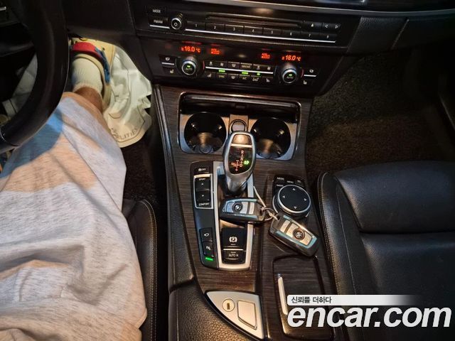 BMW 5 Series (F10) 528i Luxury Plus 2016 — фото 16