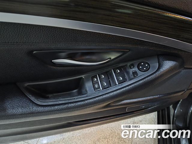 BMW 5 Series (F10) 528i Luxury Plus 2016 — фото 18