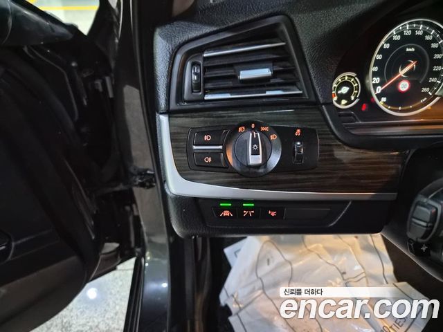 BMW 5 Series (F10) 528i Luxury Plus 2016 — фото 19
