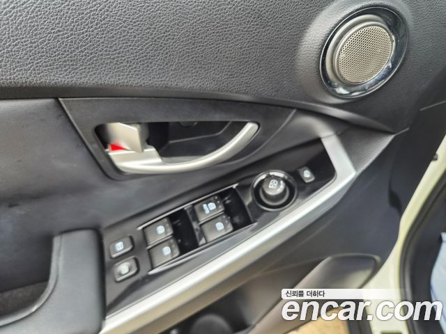 KG Mobility (SsangYong) Korando C 2.0 CVT 4WD Deluxe 2014 — фото 10