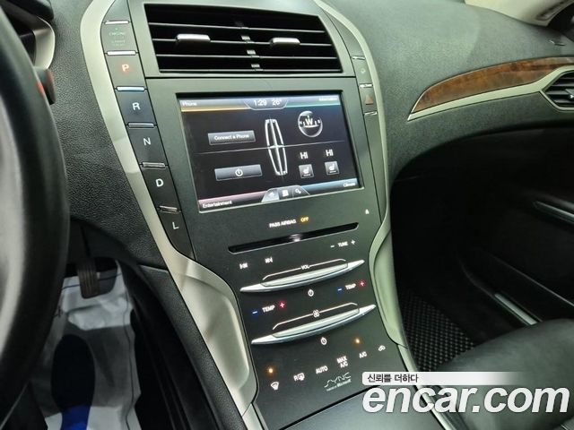 Lincoln MKZ Hybrid 2nd 2015 — фото 17
