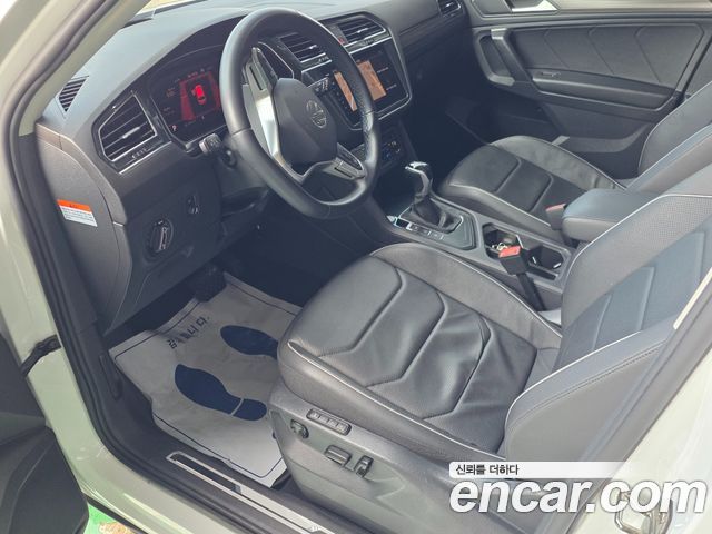 Volkswagen Tiguan Allspace 2.0 TSI Prestige 2023 — фото 8